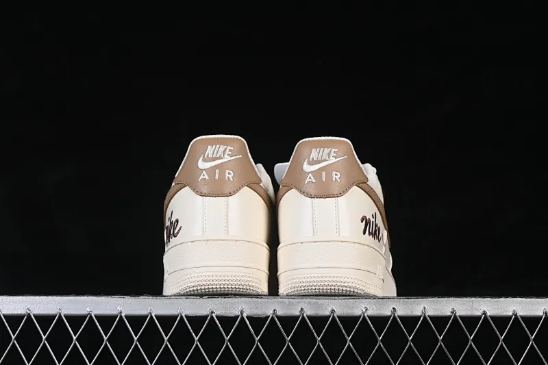 All categories Nk Air Force 1 Air Force series Nk Air Force 1 Low Air Force low-top Nike Air Force 1'07 Low Milk coffee white brown three small hooks Air Force 1 low-top casual sneakers NH0601-584